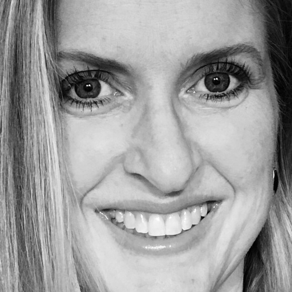 Welcome to PearShapePosh closet! - Picture 1 of 2